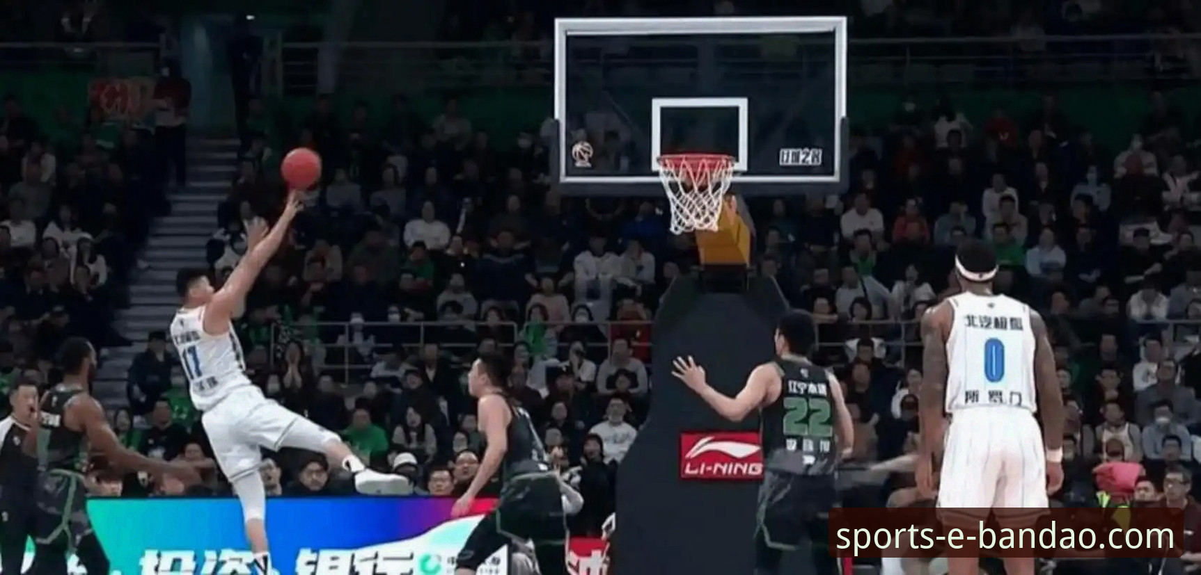 半岛bandao体育官网下载官方下载 揭秘CBA爆冷夜:皮特森38分神迹背后,半岛体育平台如何还原赛场心跳瞬间